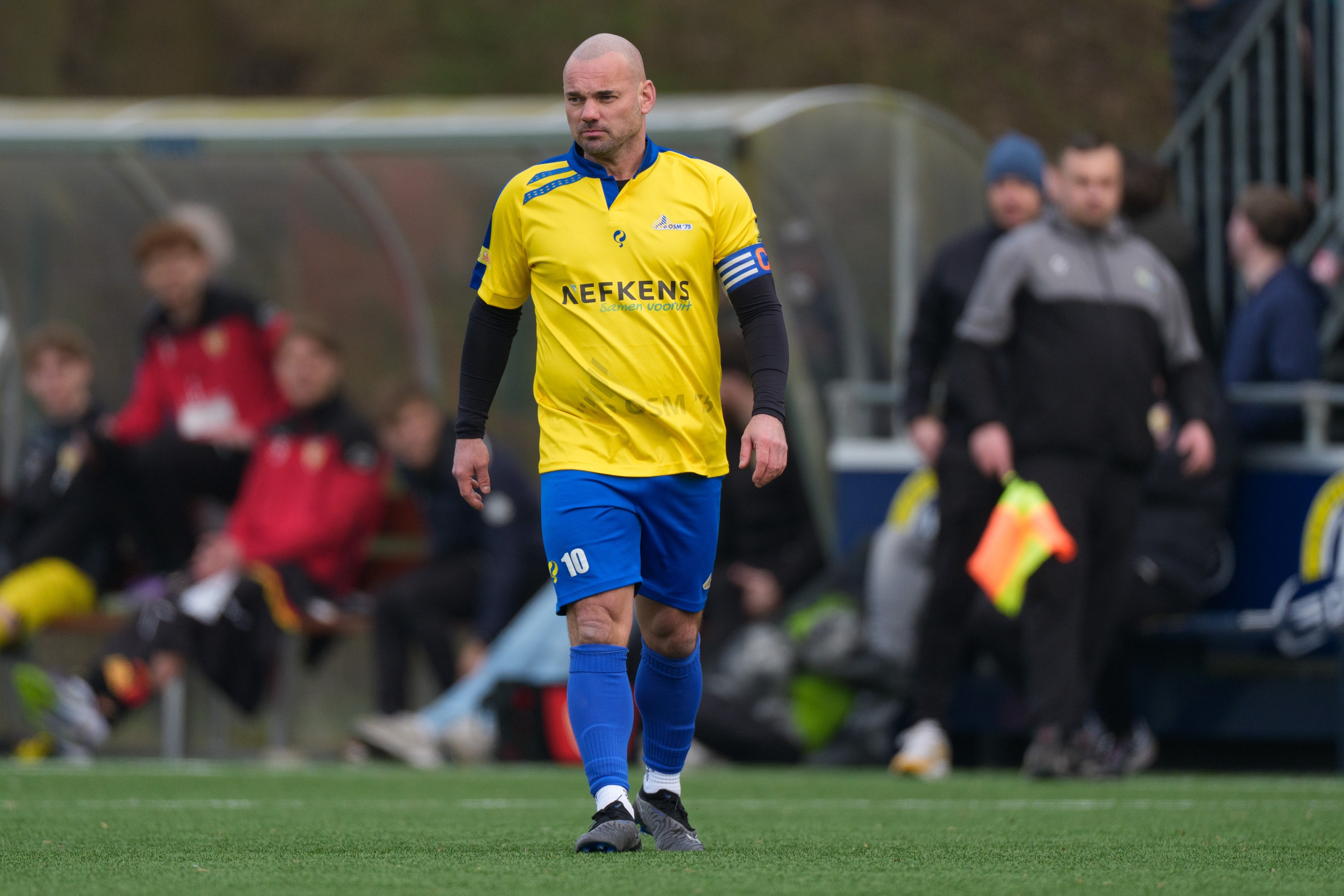 九游sports-参加真人秀减重10公斤！41岁斯内德业余联赛复出，球队助教是他哥